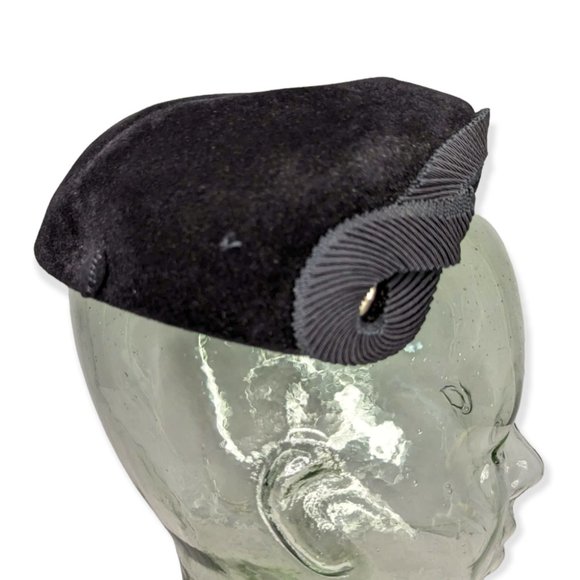 Vintage Reggi of Wilshire Black Velvet Hat - Picture 1 of 15